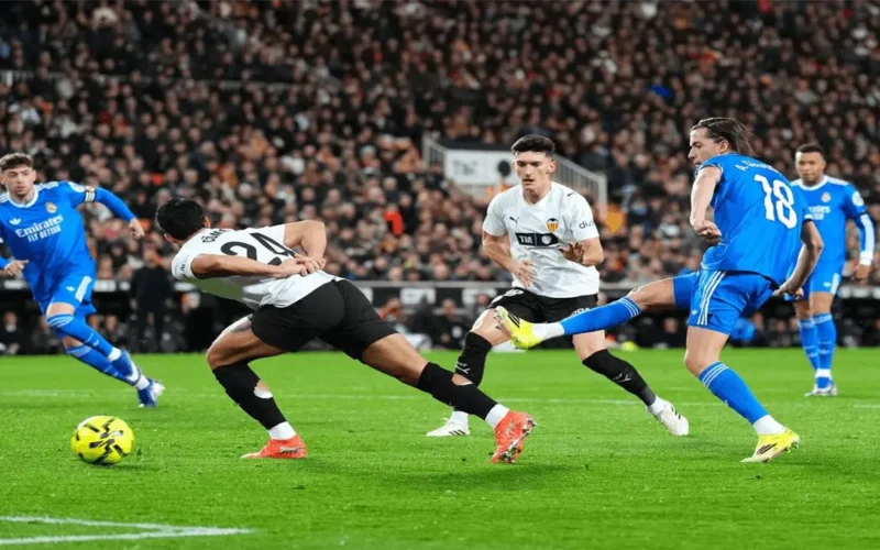مقارنة فنية.. نجم ريال مدريد يوضح الفارق المثير بين أربيلوا وتشاابي ألونسو